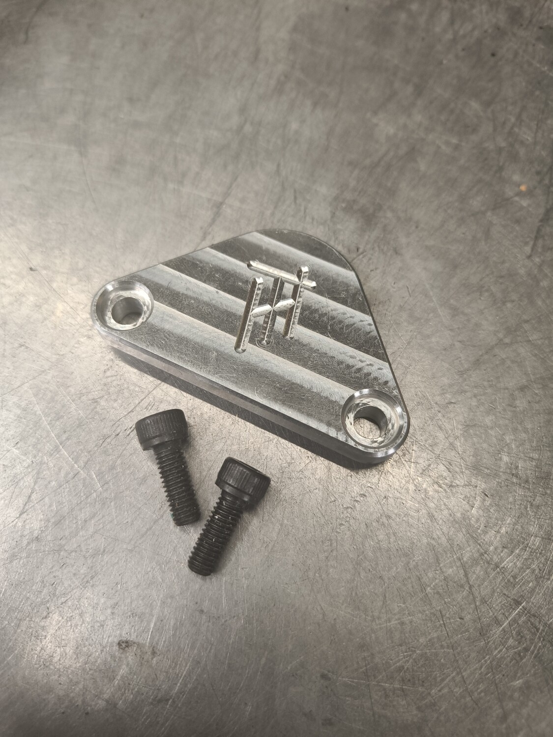 HT waterpump fixating bracket