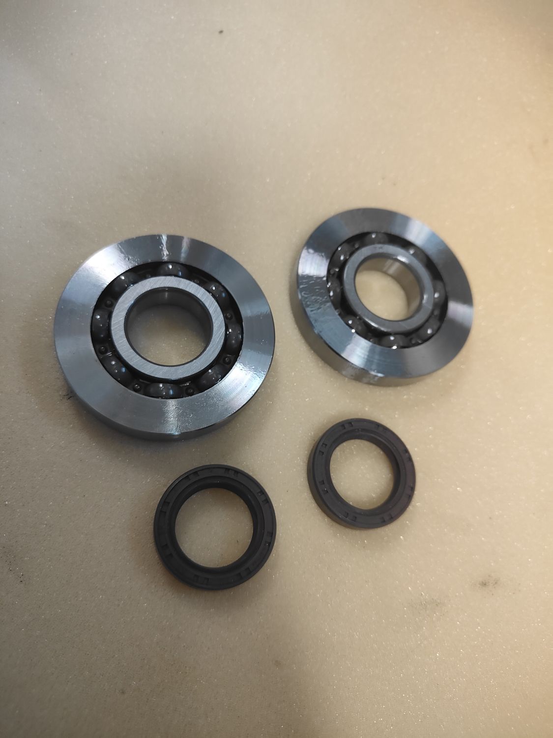 Piaggio 180cc Crankshaft bearings RACE  and viton oil seals