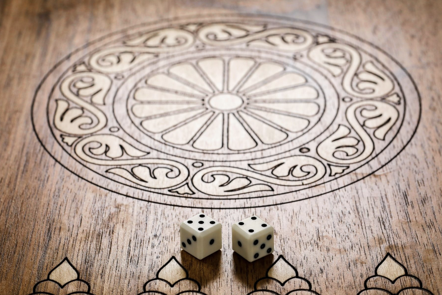 100 dollar classic backgammon with incrustation