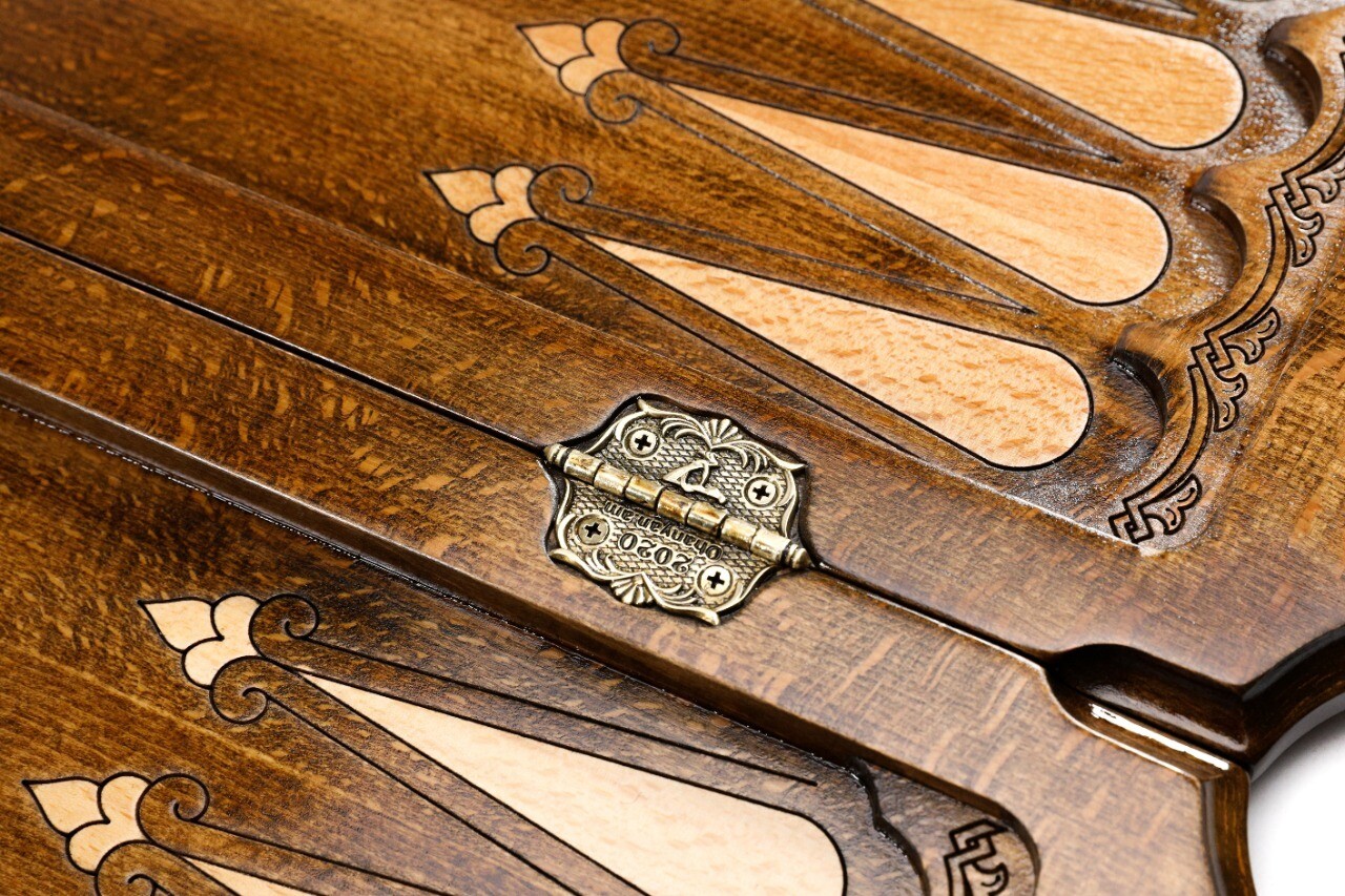 Ornamental Backgammon with copyrighted contour outline