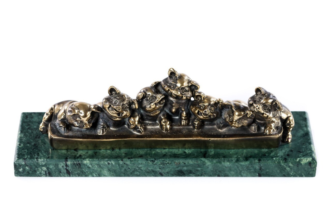 Bronze sculpture Piglets