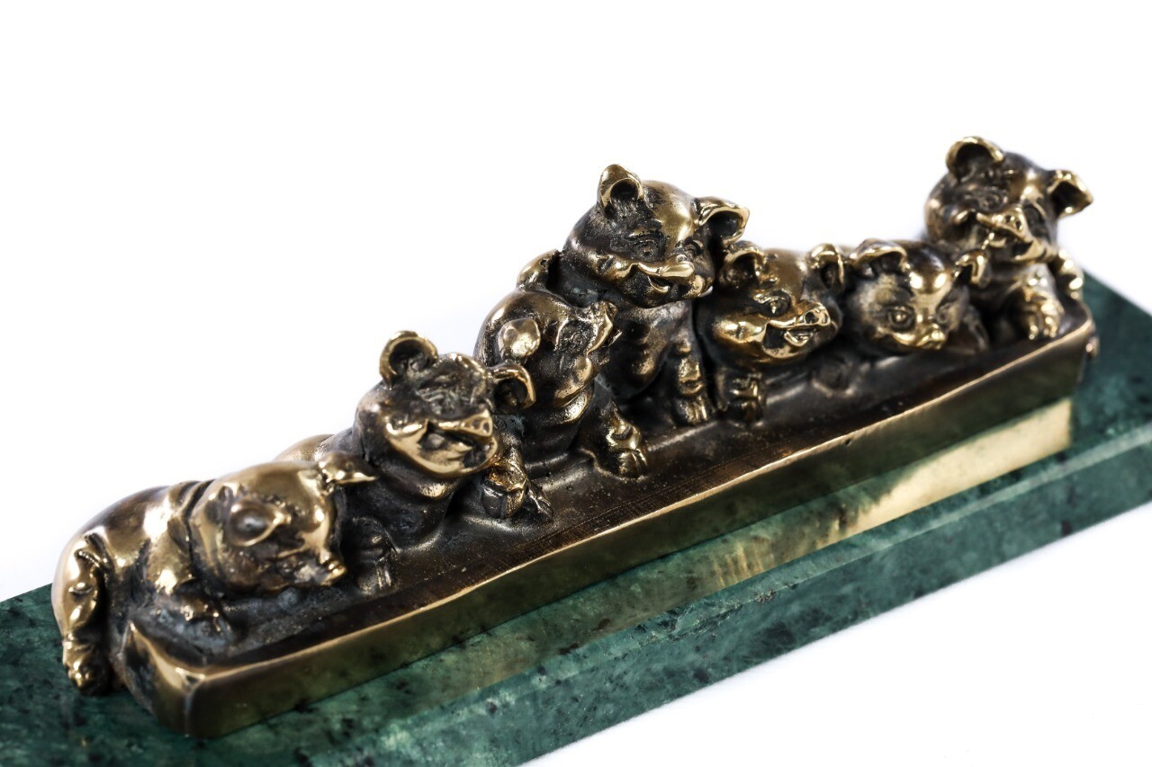 Bronze sculpture Piglets