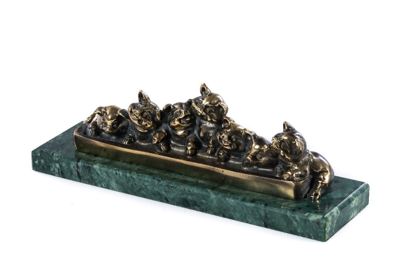 Bronze sculpture Piglets