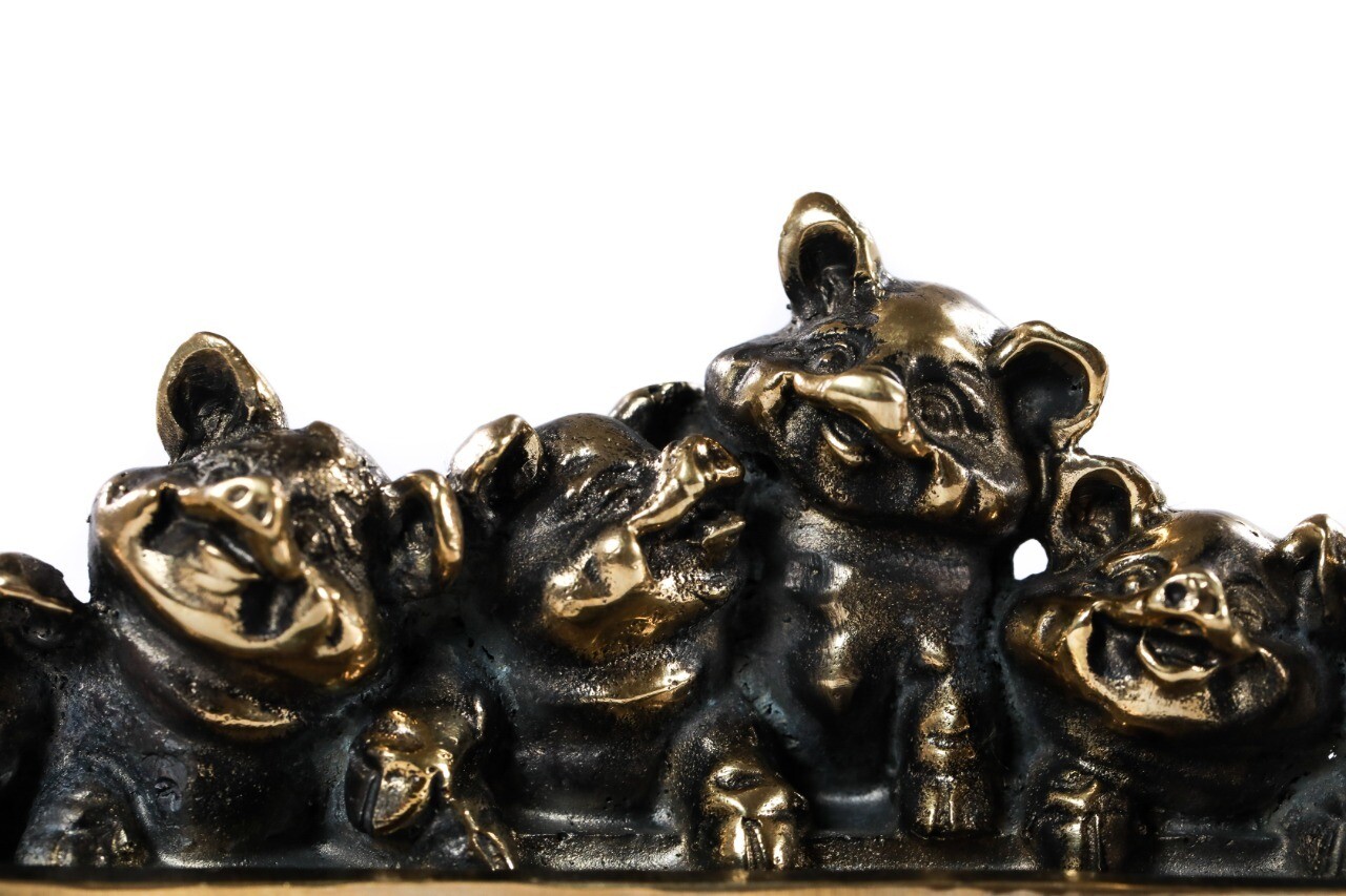 Bronze sculpture Piglets