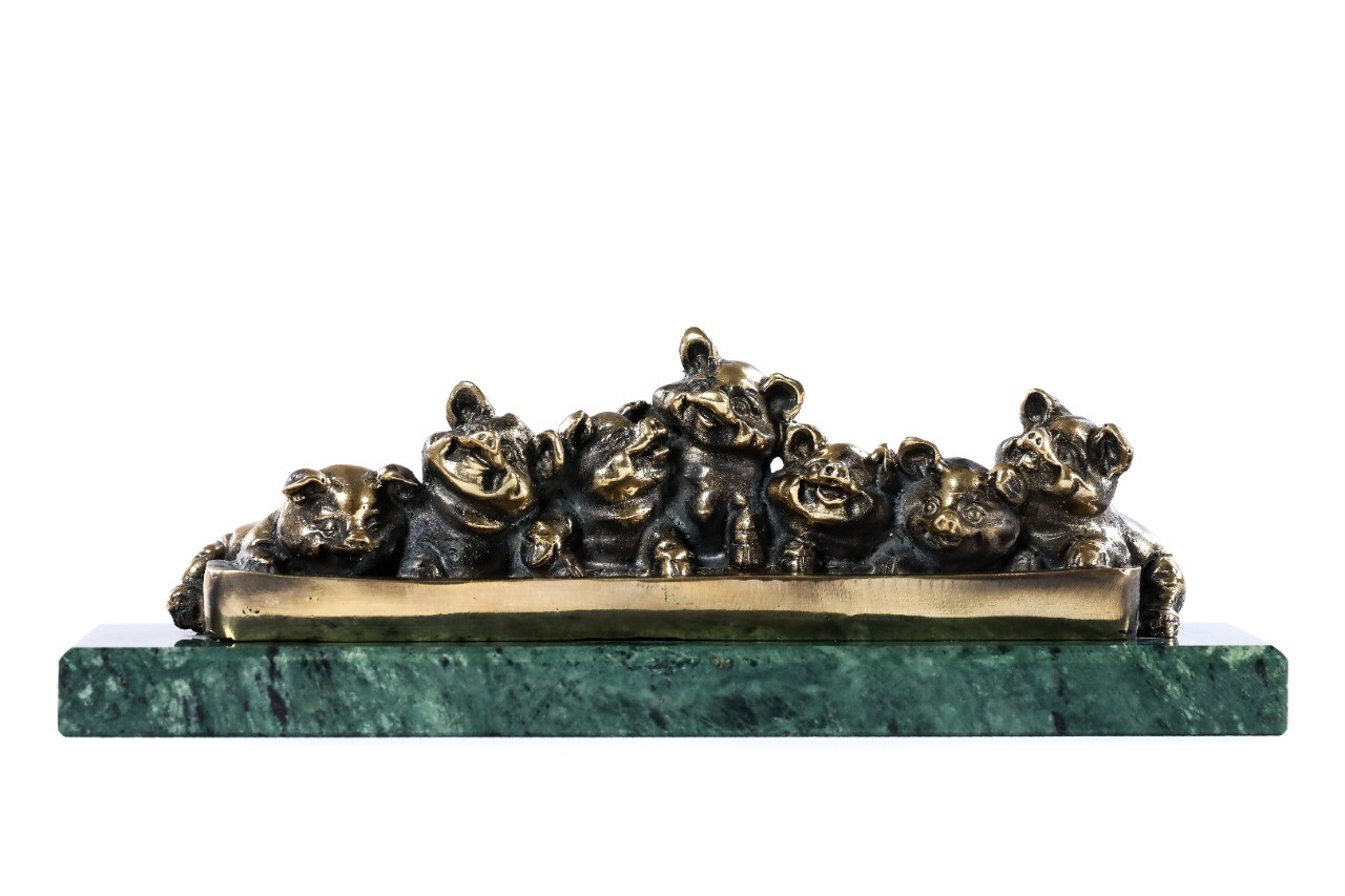 Bronze sculpture Piglets