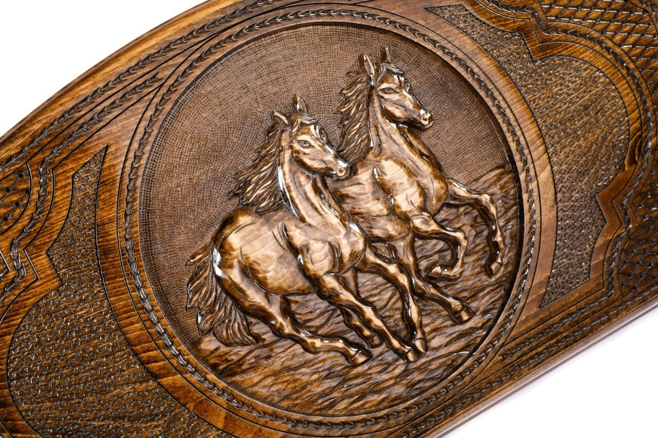 Horse backgammon with copyrighted contour outline