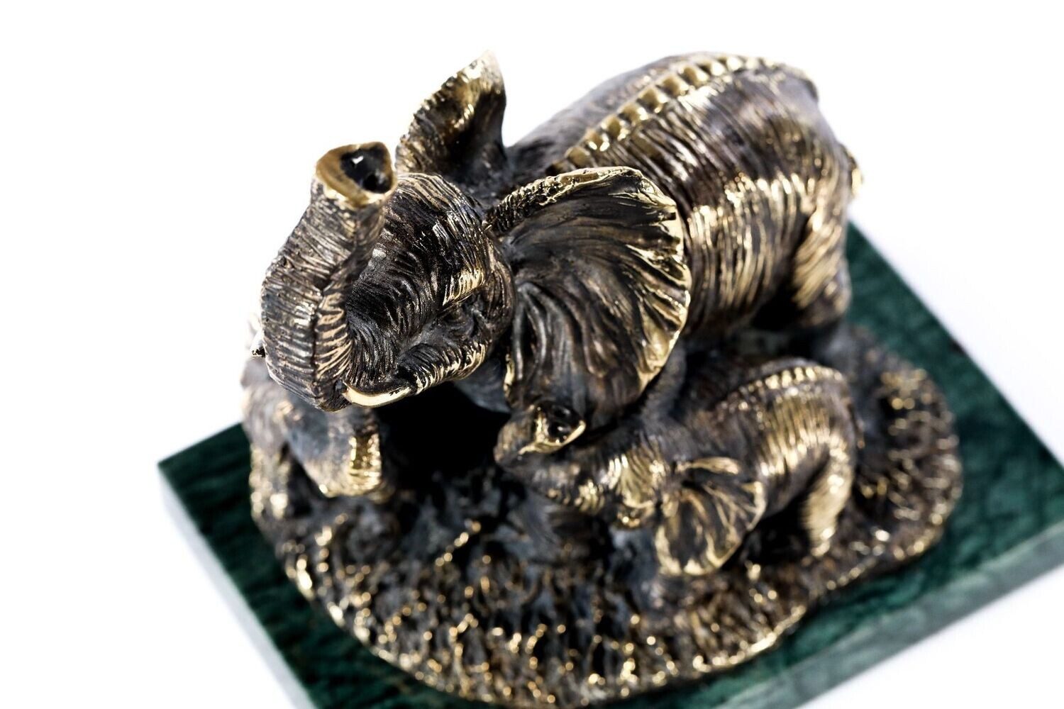 Bronze sculpture Elephant with its calfs