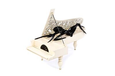 Lady of the piano sculpture 54/26/39 cm