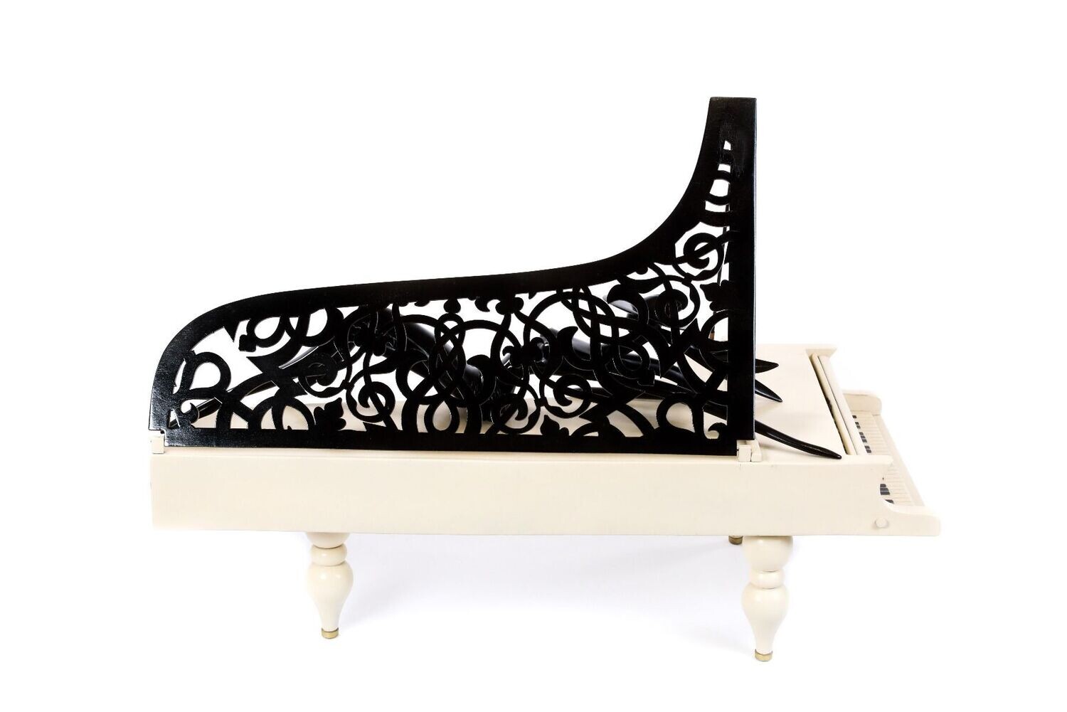 Lady of the piano sculpture 54/26/39 cm