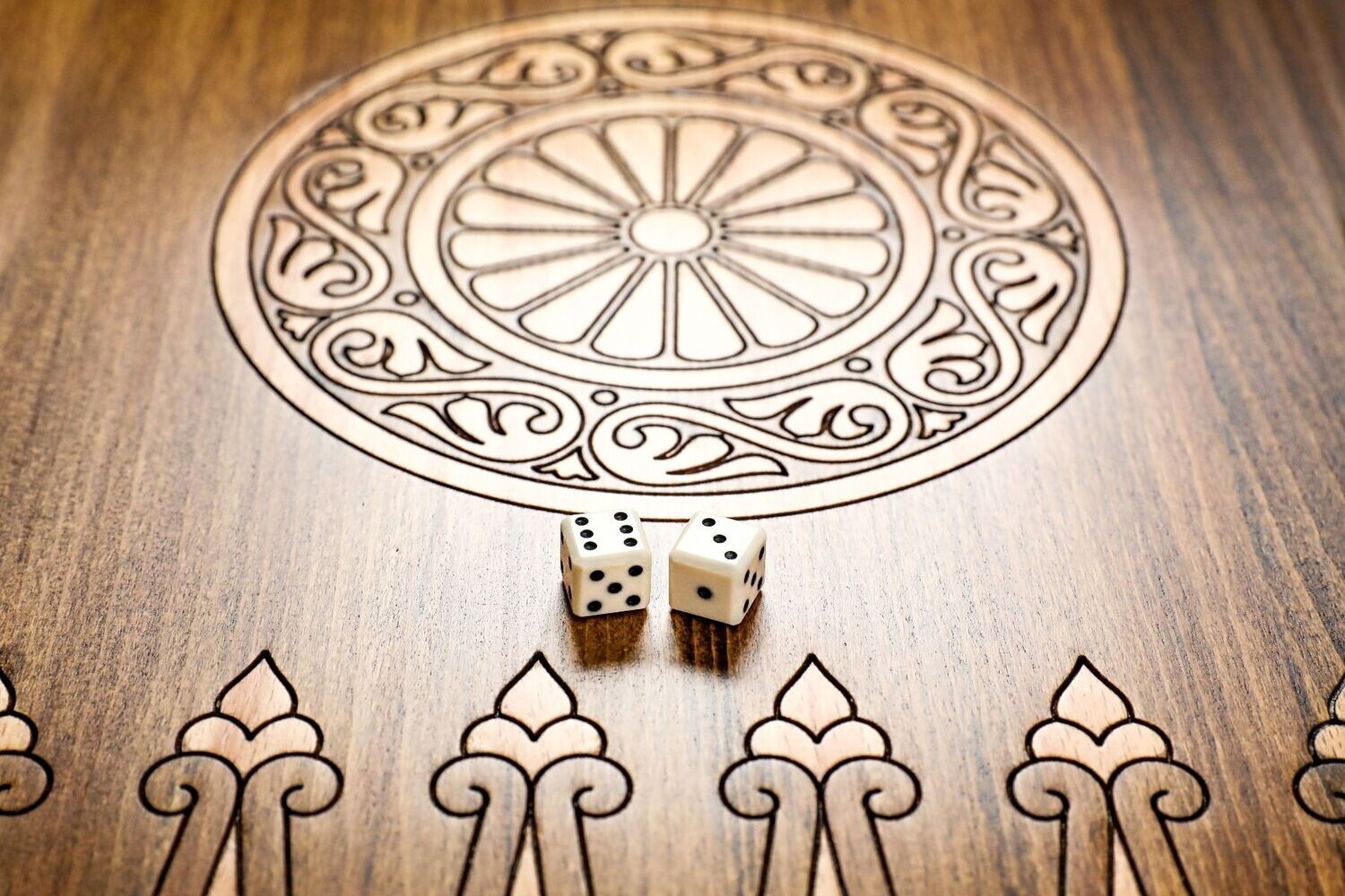 Classic backgammon with stripes 24 x 12 x 2&quot;