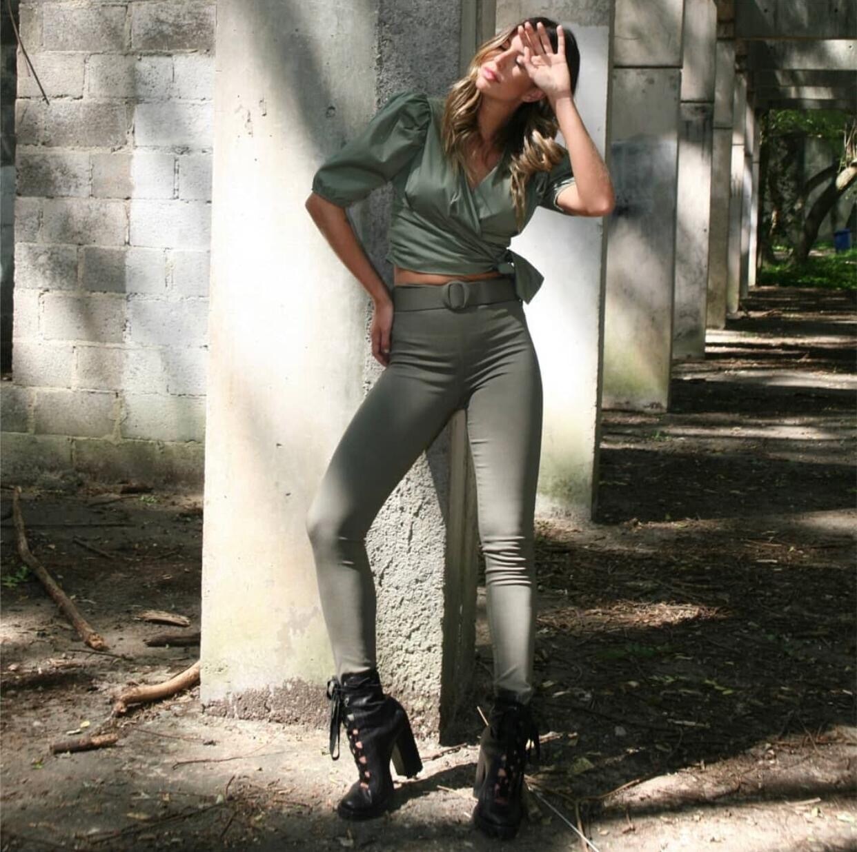 Skinny Pants With Belt