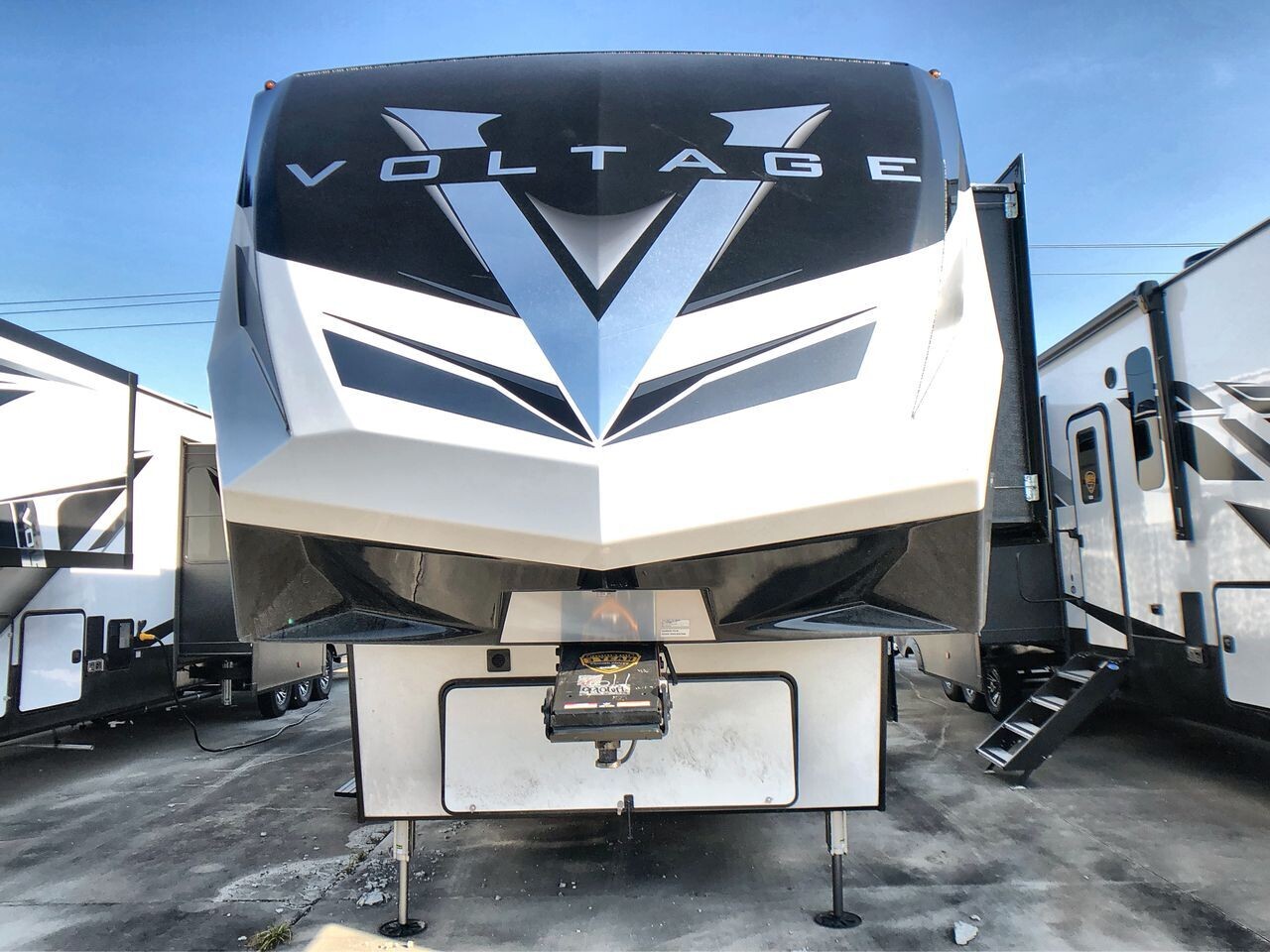 2022 Voltage 4191 Dutchmen RV