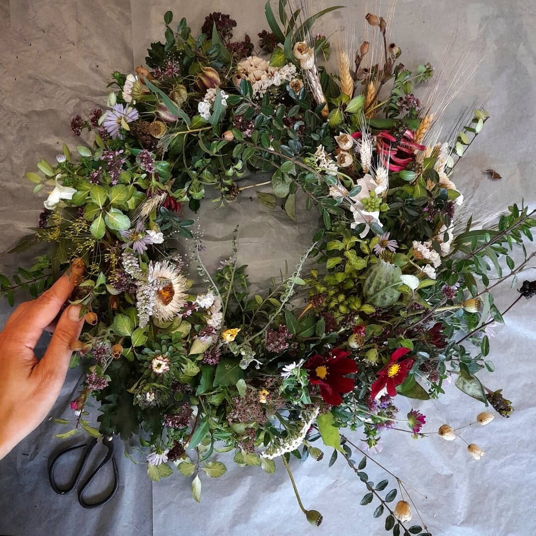 Sustainable spring wreath with dried flowers and planted spring bulbs