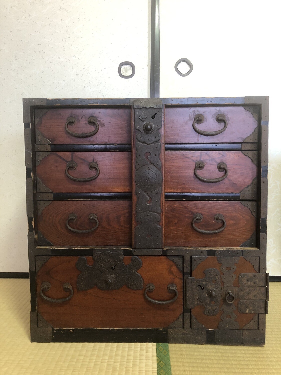 Antique Japanese Furniture - locked bar - ISHOTANSU