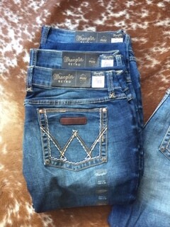 AAC - Wrangler Women's Retro Plus Boot Cut Jeans 