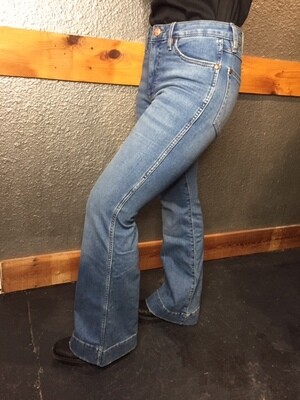 AAC - Wrangler Retro High Rise Trouser 11MPESY