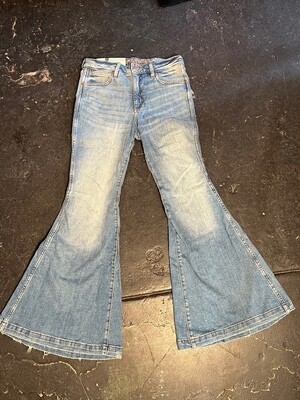 Wrangler Retro Flare - High Rise Helen