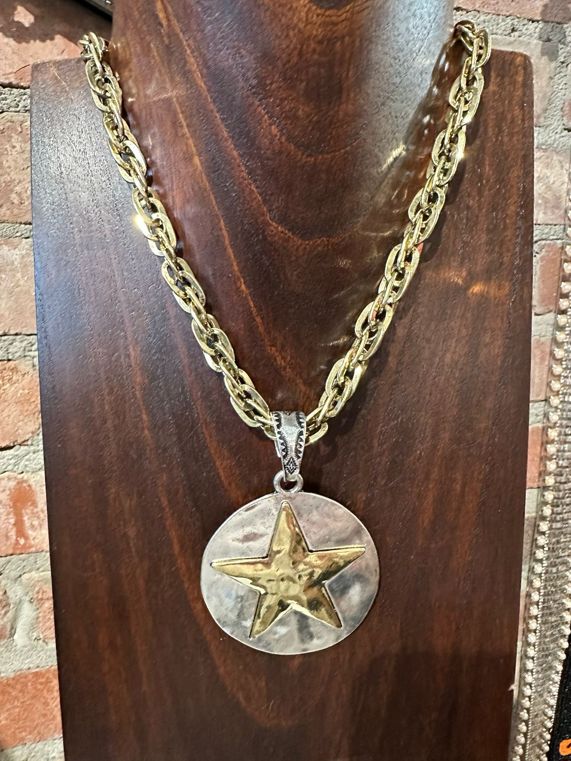 18&quot; Long Chain Necklace With 2 Tone Star Pendant