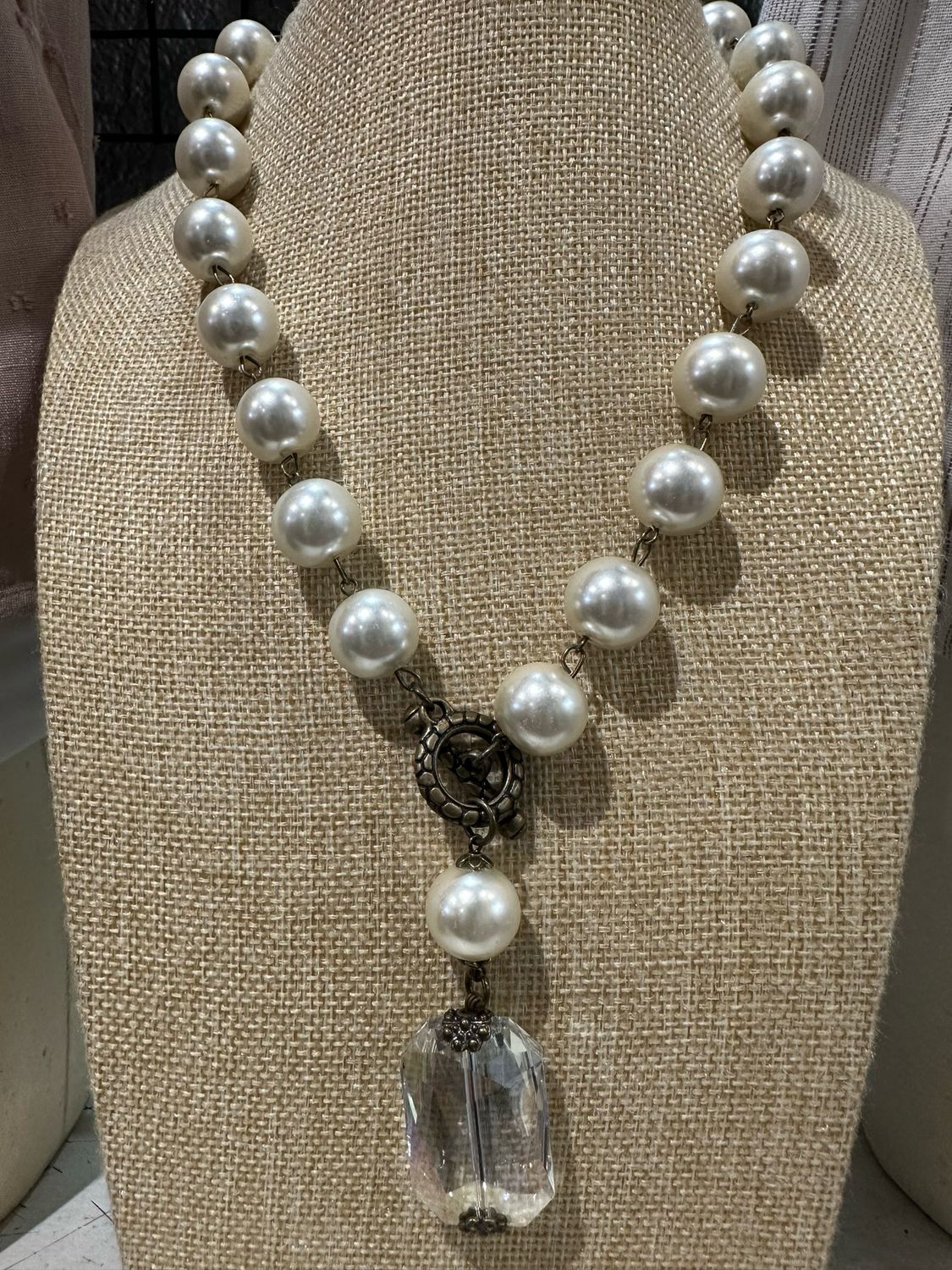 Not Your Momma&#39;s Pearls - 21&quot; Necklace