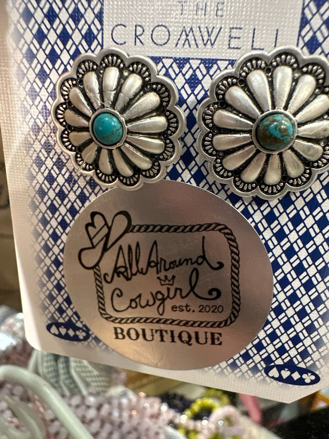 Southwest Touch w Turquoise Color earrings