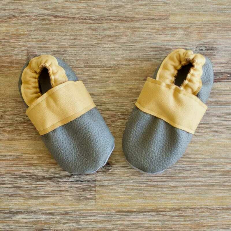 Chaussons cuir souple taille 24