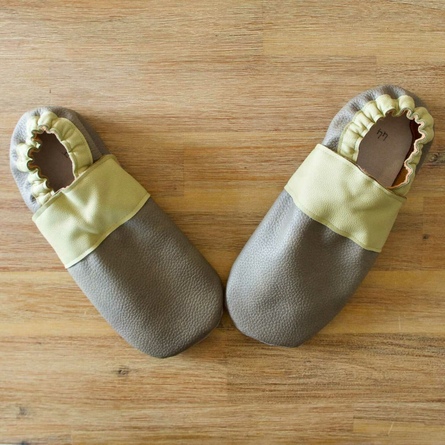 Chaussons cuir souple taille 44