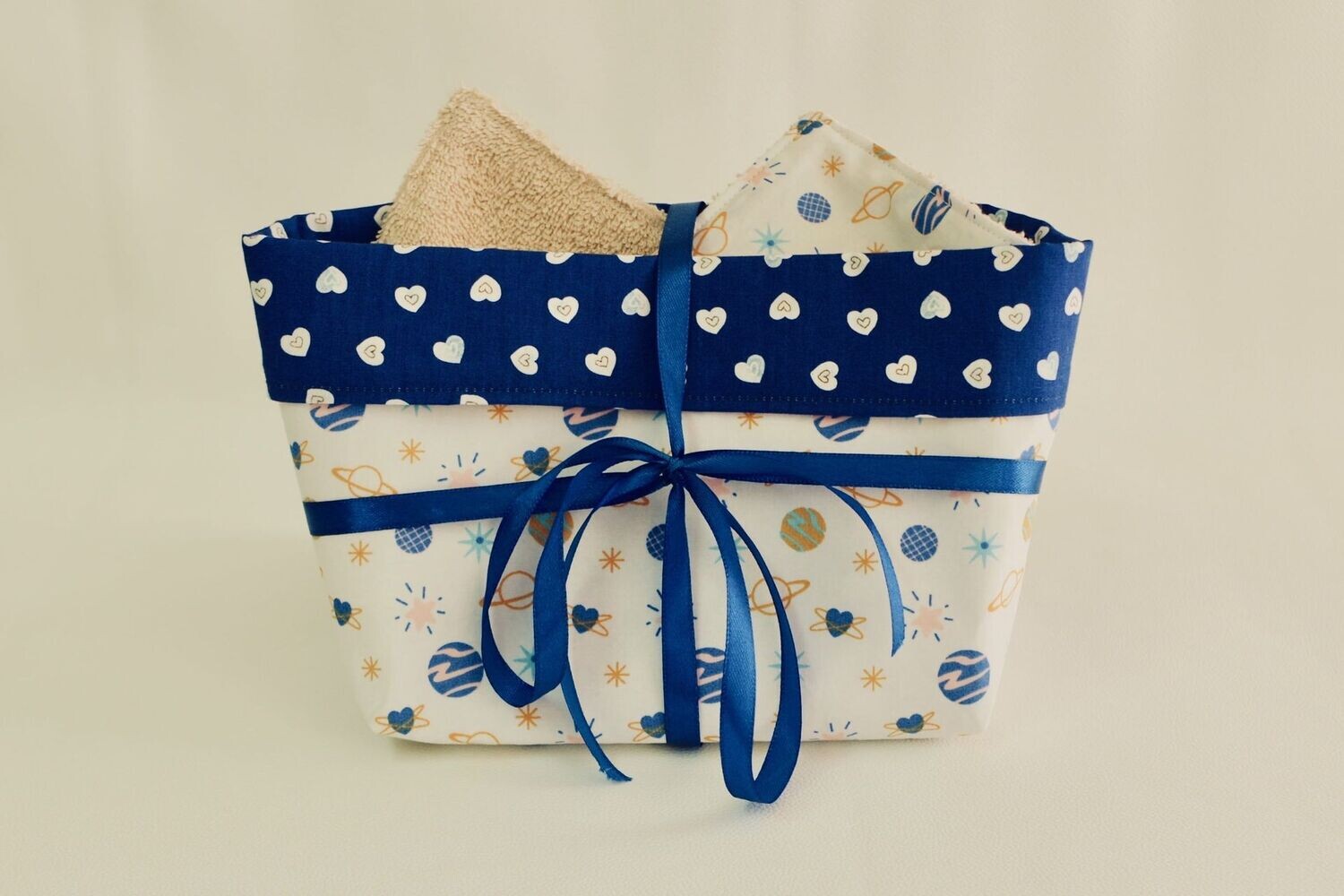 Panière + Lingettes bébé Espace/Bleu marine à petits coeurs 13x13 cm lot de 10