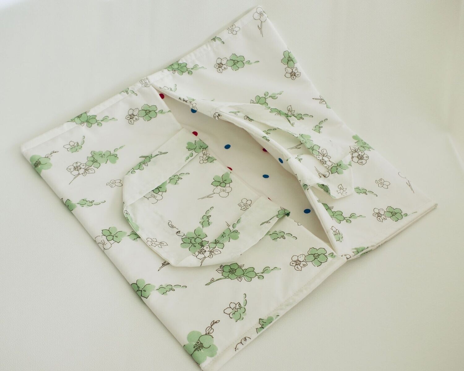 Sac à tarte Fleurs vertes et blanches / Blanc à Pois rouges et bleus