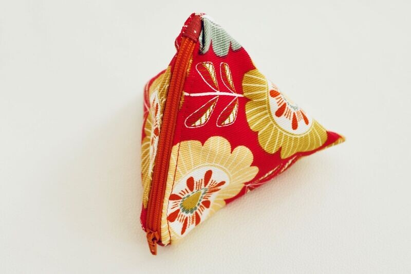 Porte-monnaie berlingo 13x10cm Rouge à grandes fleurs multicolores / Ocre à tâches blanches / Zip orange