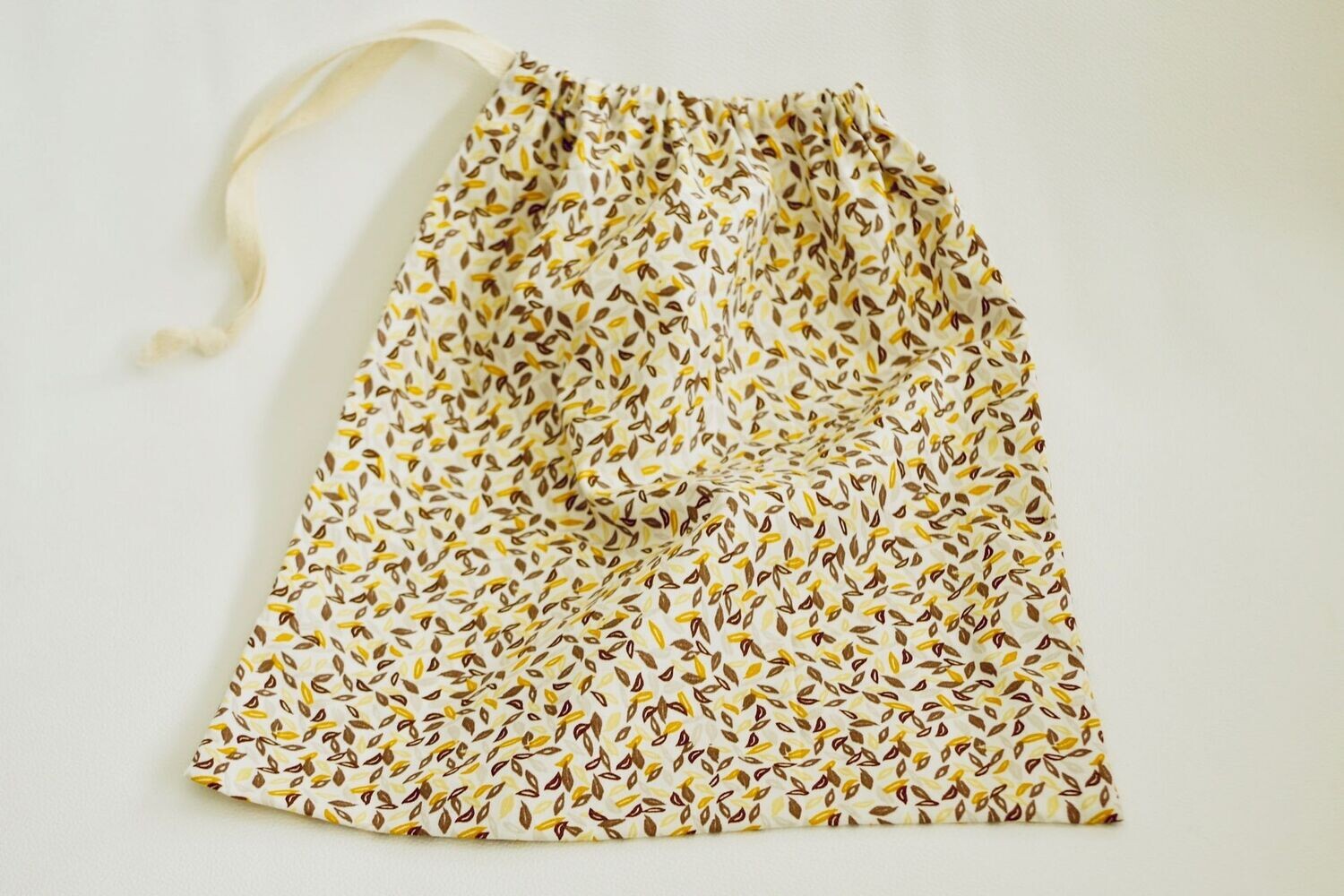 Sac à vrac M (26,5x31cm) Blanc cassé à feuilles marrons et jaunes