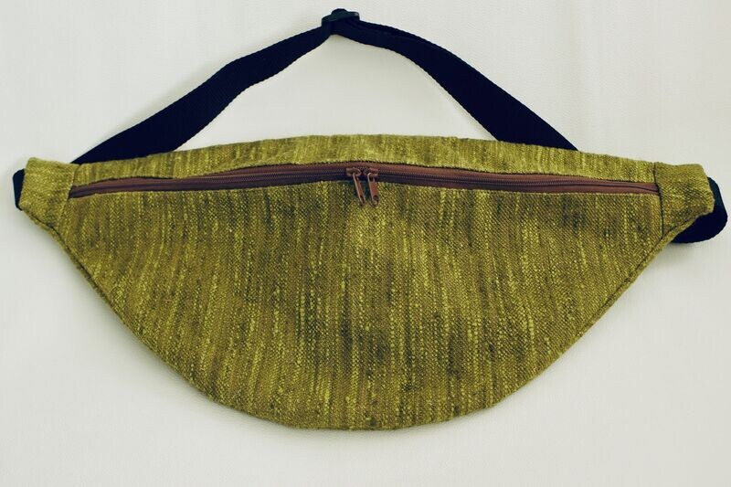 Sac banane M (43,5x21cm) Tapisserie vert / Blanc à petites fleurs bleues marines et rouges / zip marron