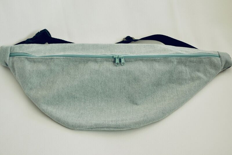 Sac banane L (53x25cm) Tapisserie menthe / Beige à papillons et fleurs / zip vert menthe