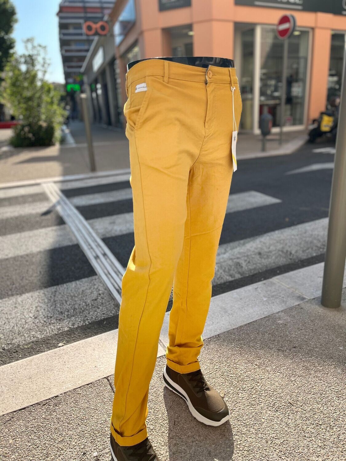 PANTALON CHINO MOUTARDE CHRISTIAN LACROIX À NICE