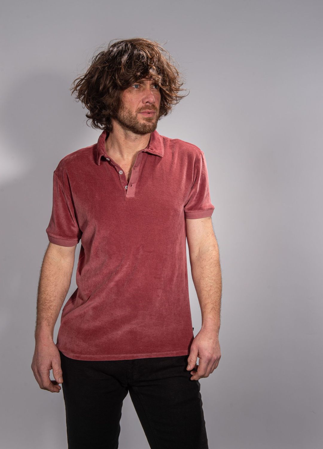 ​Polo ajusté touché velours​ La Cible Rouge.