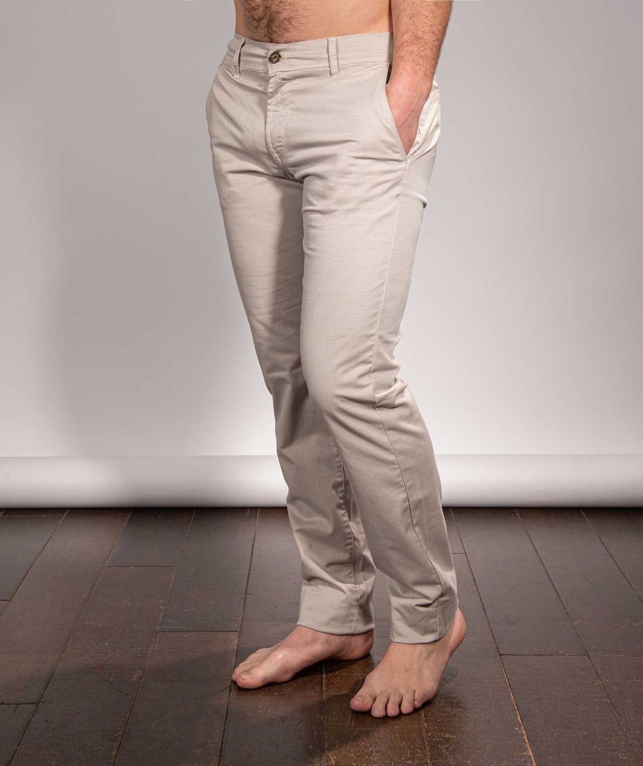 ​Chino imprimé micromotifs surteints beige La Cible Rouge