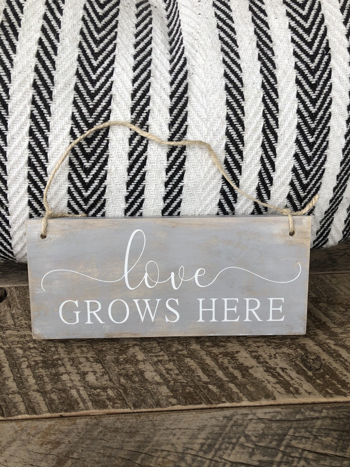 Love grows here sign no. S136