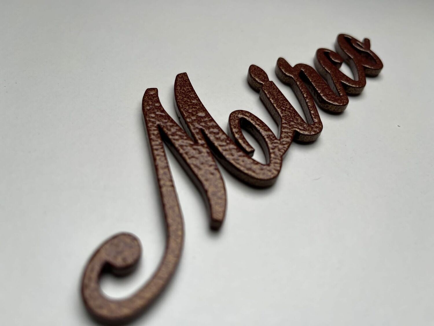Buchstaben aus Edelstahl in Bronze lackiert - zusammenhängend und selbstklebend
Dicke: 5mm