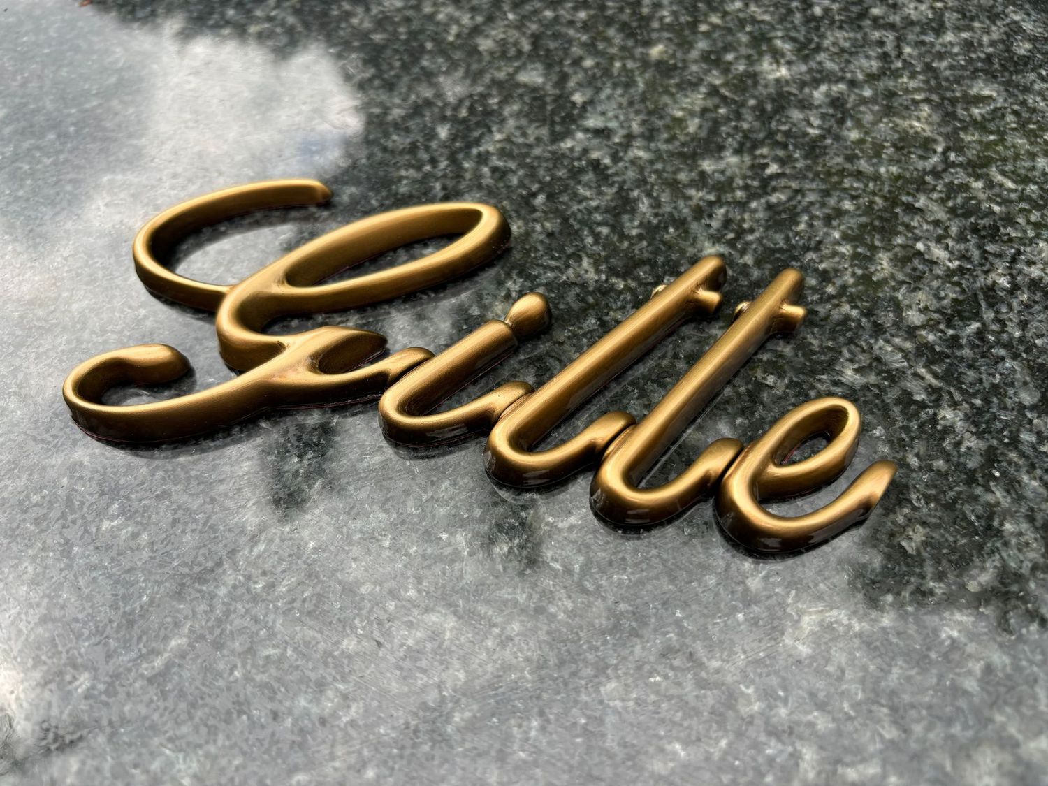 Buchstaben aus Bronze 3-6cm selbstklebend Dicke: 1cm