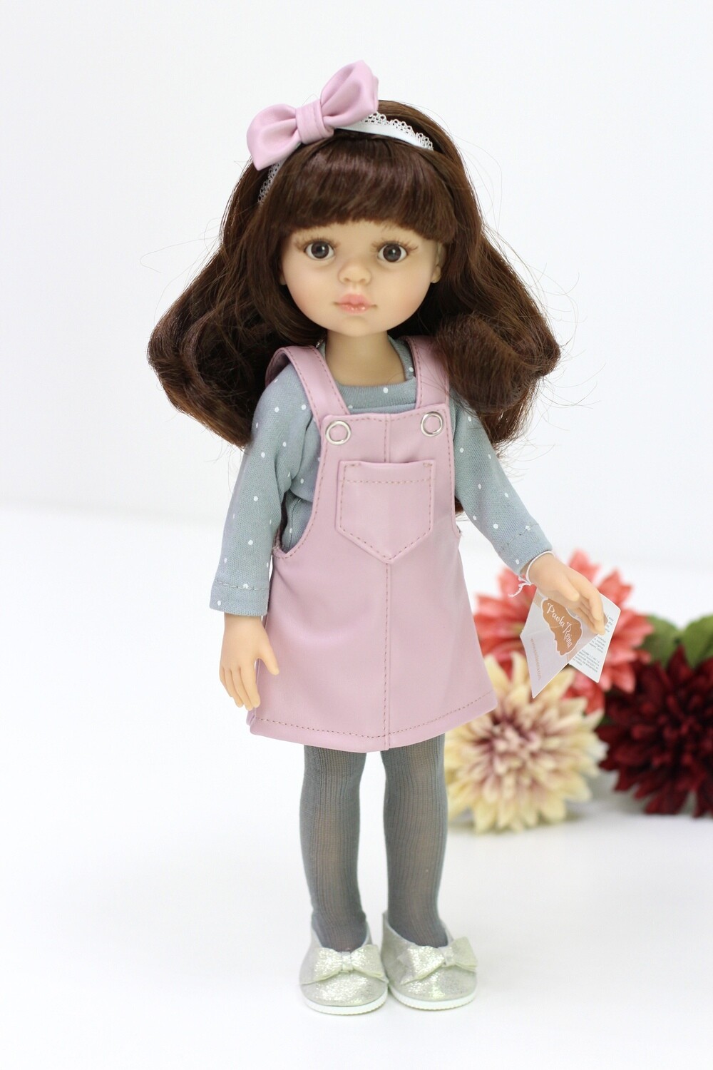 Кукла Кэрол с челкой и карими глазами, в стильном сарафане (Паола Рейна), 34 см (кофточка может отличаться от фото)