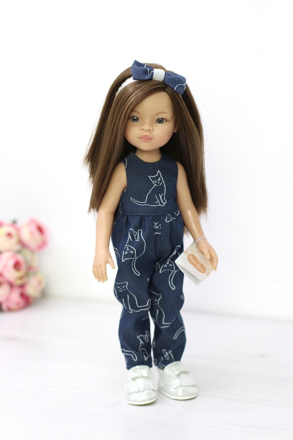Кукла Мали с серыми глазами в стильном комбинезоне с кисками, Паола Рейна , 34 см