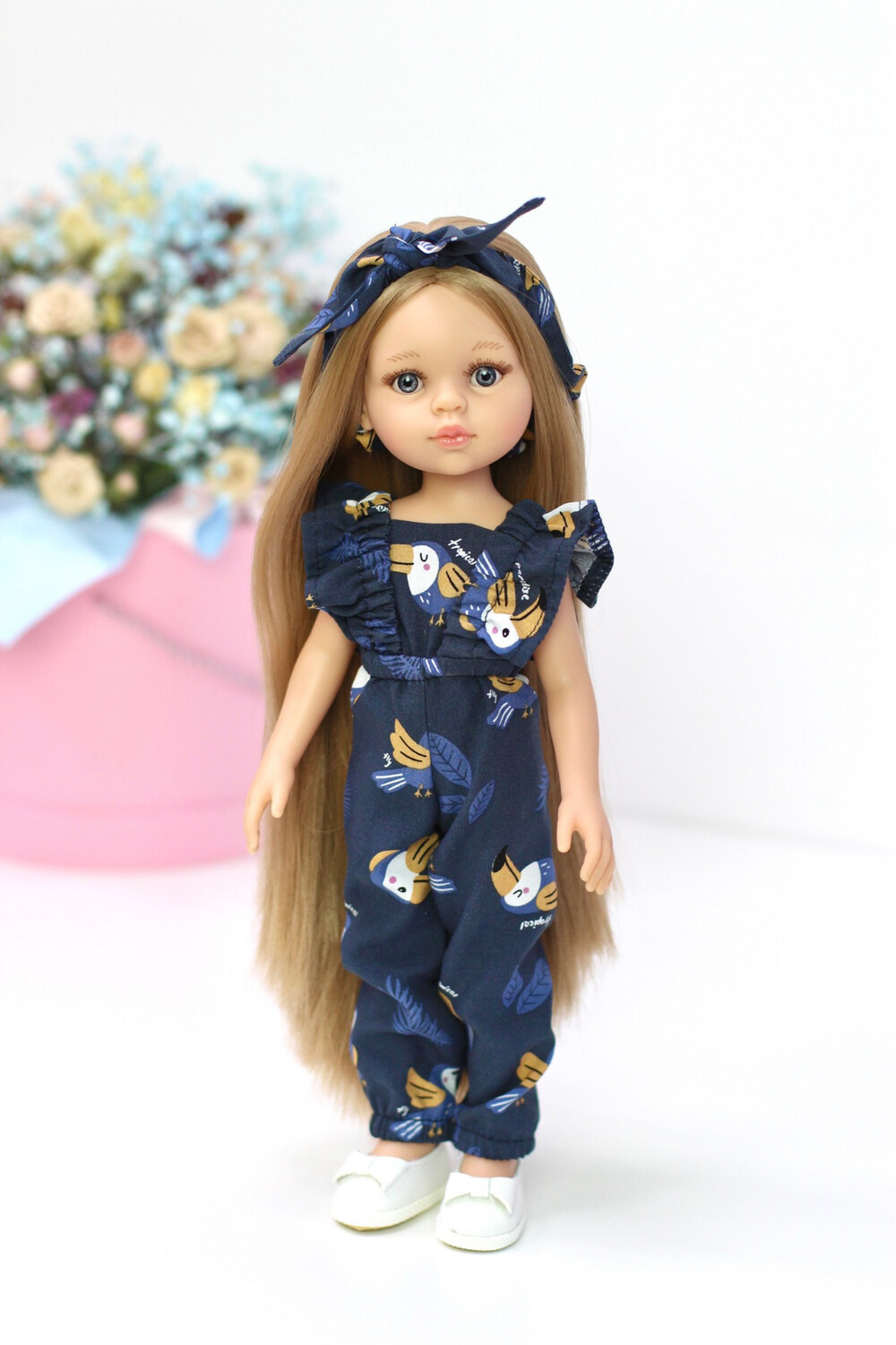 Кукла Карла Рапунцель с серо-голубыми глазами в модном комбинезоне с туканами (пижама в комплекте), Паола Рейна , 34 см