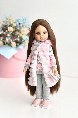 Кукла Кэрол Рапунцель с длинными волосами в стильном образе с меховой жилеткой и с мокасинами на ножках (Паола Рейна) (пижама в комплекте), 34 см