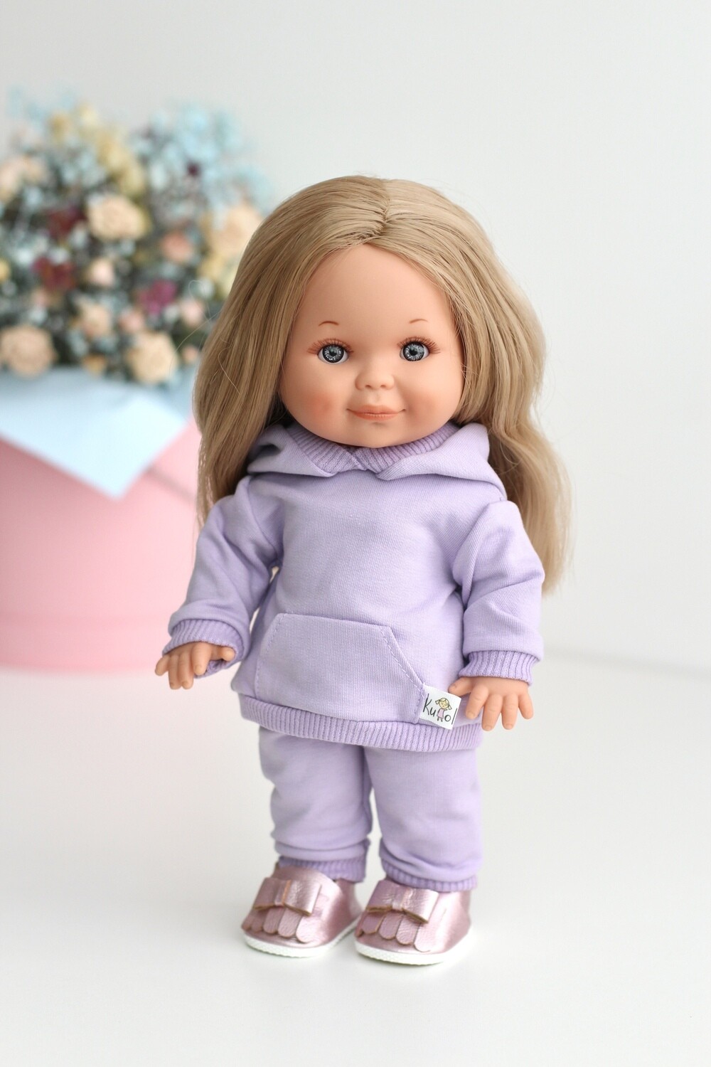 Кукла Бетти с ароматом карамели, со средней длиной волос, в костюме, 30 см, Lamagik