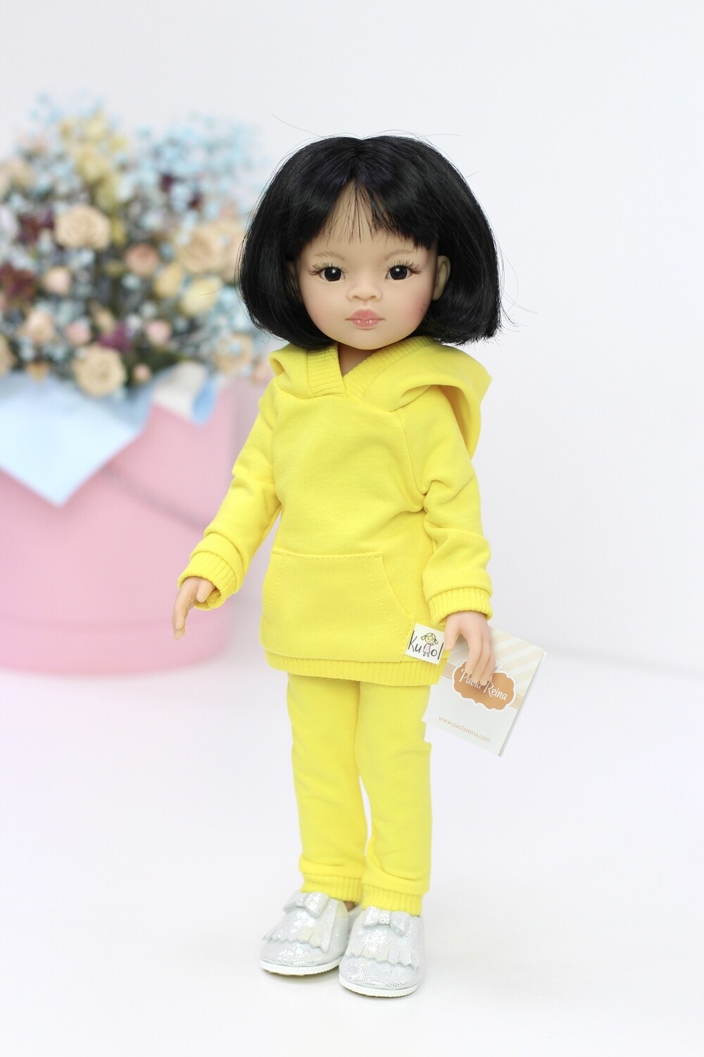 Кукла Лиу в модном костюме желтого цвета, Паола Рейна, 34 см