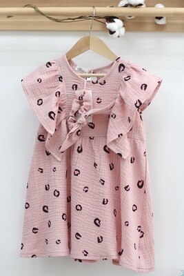Платье из муслина «Розовый лео» с резинкой для волос в комплекте