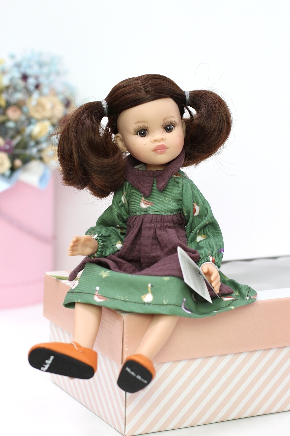 Кукла Ноэлия (шарнирная) Паола Рейна (в фабричном наряде), 34 см