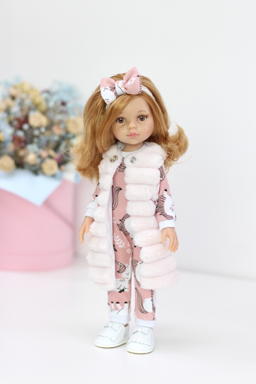 Кукла Даша с волосами по пояс в модной одежде с жилеткой, с медовыми глазами (Паола Рейна), 34 см