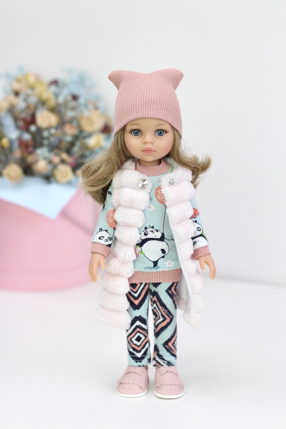 Кукла Карла с волосами по пояс в модном наряде с жилеткой, с голубыми глазами (пижама в комплекте), Паола Рейна, 34 см
