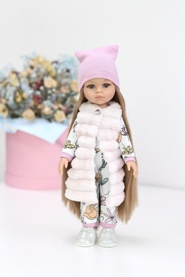 Кукла Карла Рапунцель с серо-голубыми глазами в стильном образе с шапкой в комплекте с мокасинами и розовой жилеткой (пижамка в комплекте), Паола Рейна , 34 см