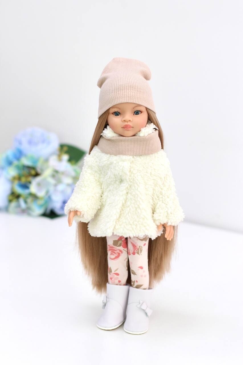 Кукла Маника Рапунцель с в зимнем образе в комплекте с сапожками и шубкой (пижамка в комплекте), Паола Рейна , 34 см